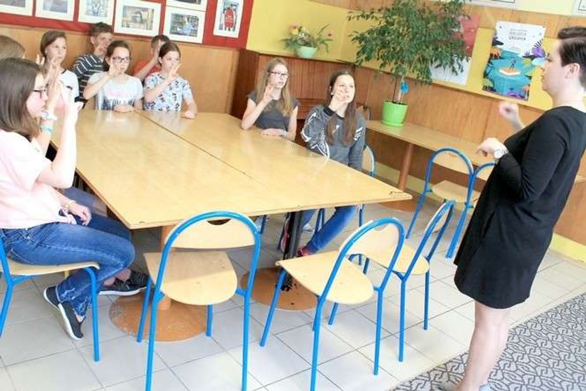 Lekcje języka migowego w szkole podstawowej. Pilotażowy program