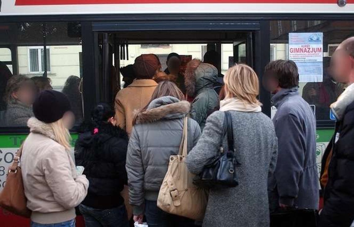 Lekko zmienili rozkład jazdy. Powroty do domu mocno się skomplikowały Lekko zmienili rozkład jazdy. Powroty do domu mocno się skomplikowały