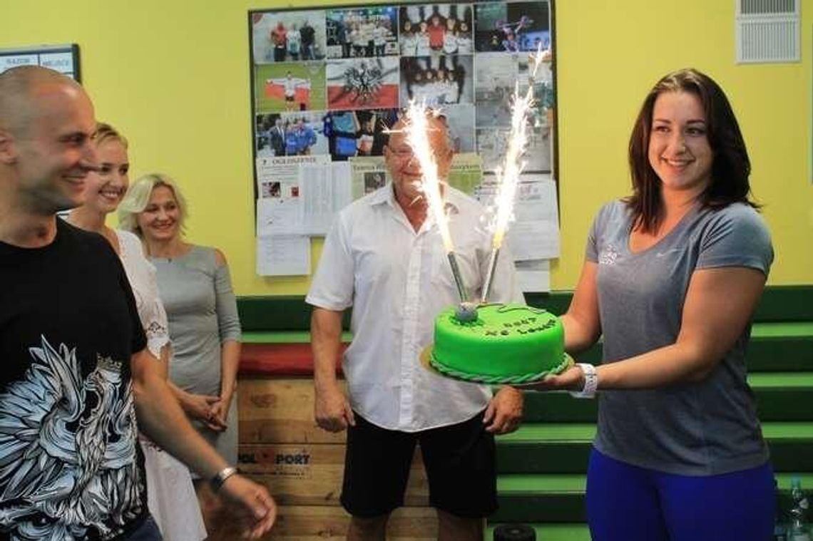 Lekkoatletyczne MŚ. Medalistka Malwina Kopron już w domu. Był tort i kwiaty