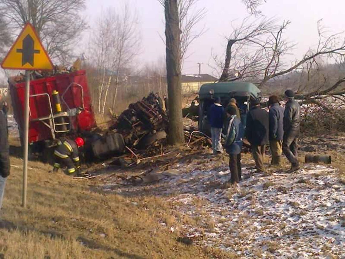 Leokadiów: Tragiczny wypadek na K12, 59-latek zasłabł za kierownicą Leokadiów: Tragiczny wypadek na K12, 59-latek zasłabł za kierownicą