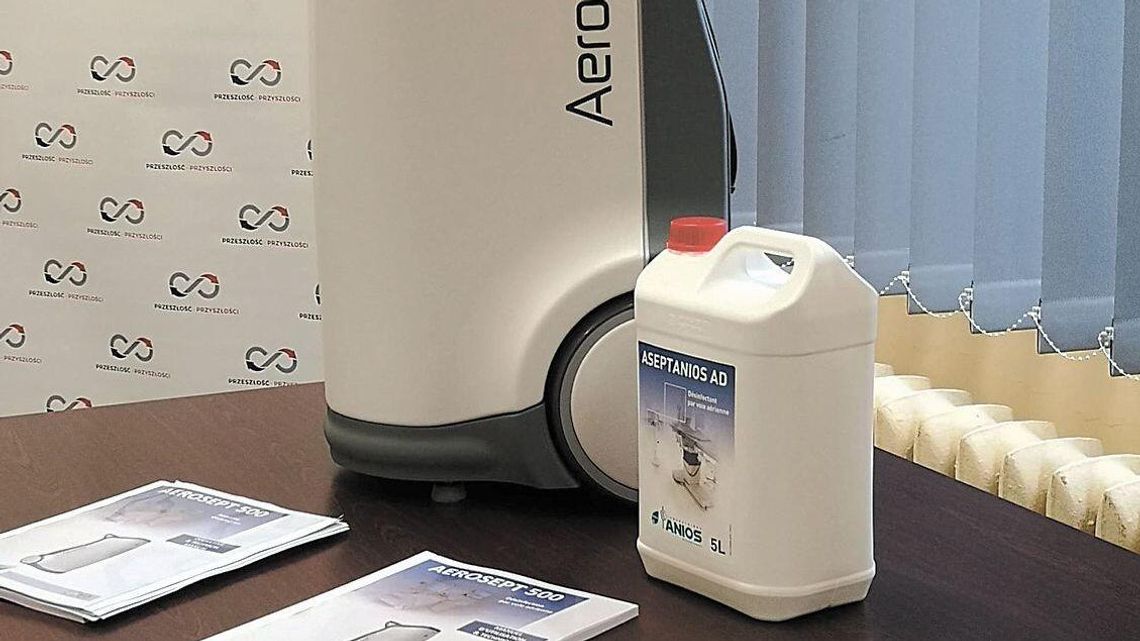 Leśnicy i społecznicy z prezentem dla szpitala w Puławach Leśnicy i społecznicy z prezentem dla szpitala w Puławach