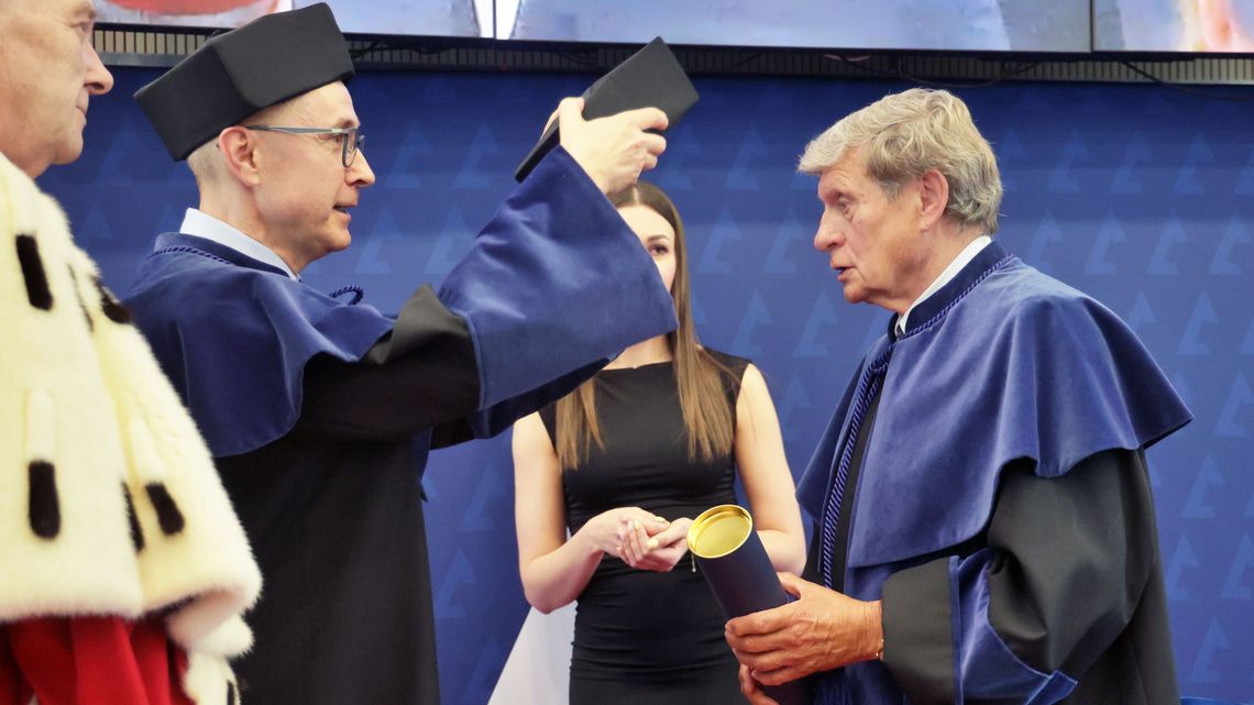 Leszek Balcerowicz doktorem honoris causa lubelskiej uczelni. Pierwszy taki tytuł 
