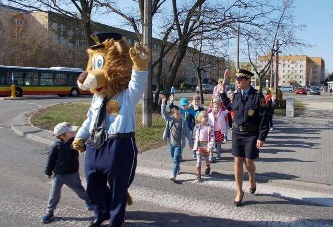 Lew ze Straży Miejskiej edukuje dzieci Lew ze Straży Miejskiej edukuje dzieci