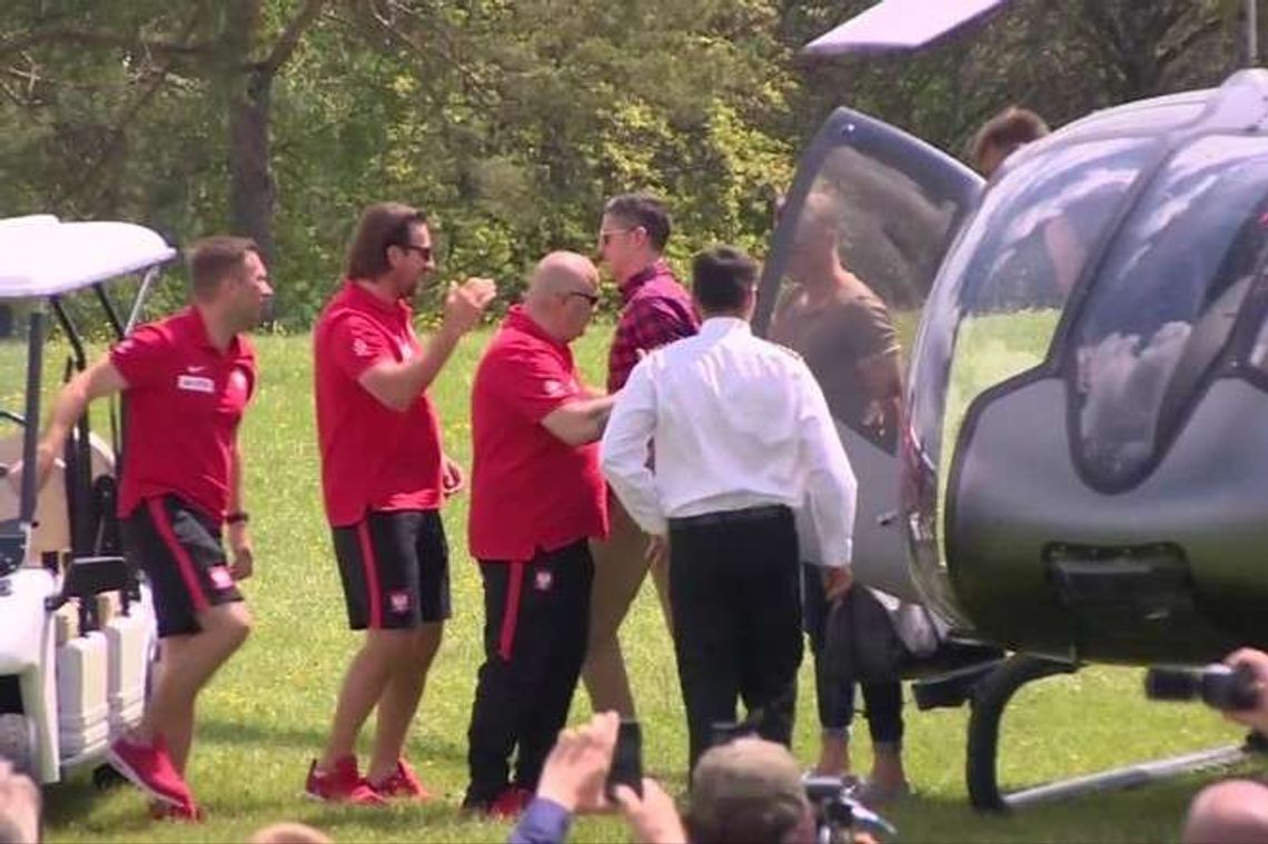Lewandowski, Piszczek i Rybus przylecieli helikopterem na zgrupowanie kadry Polski