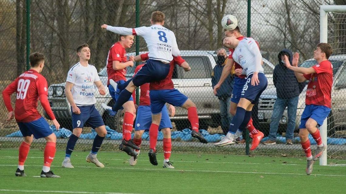 Lewart Lubartów – Wisła Sandomierz 0:1. Seria błędów przy golu [zdjęcia]