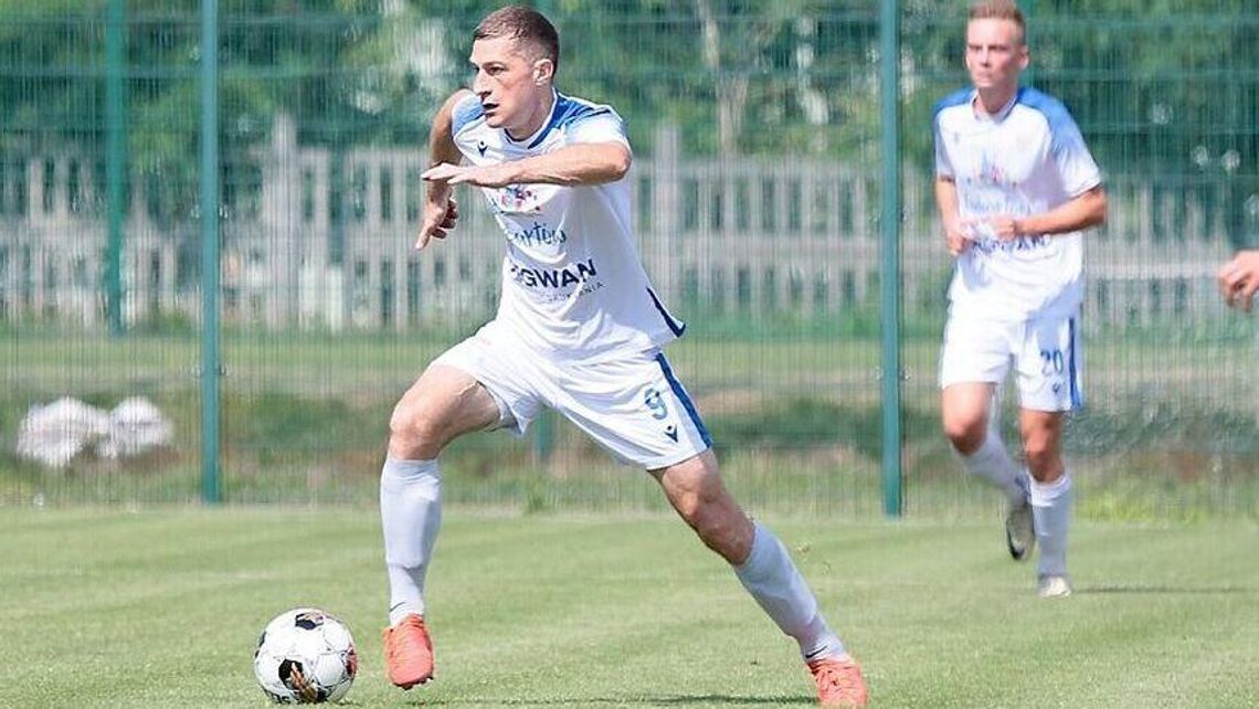 Lewart na chwilę złapał kontakt, ale przegrał na boisku jednego z faworytów