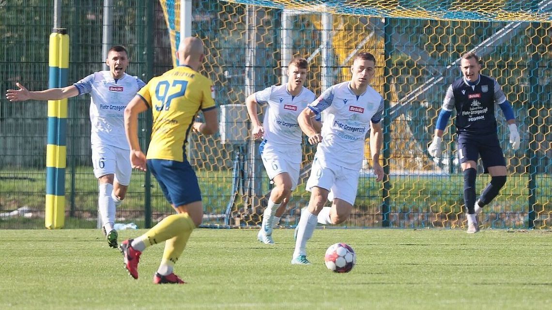 Lewart zaczyna piętnastą kolejkę meczem z Wisłą II Kraków. Rywale sporo strzelają i sporo tracą