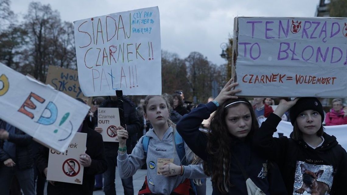 Lex Czarnek wraca bez społecznych konsultacji. Jak zmieni działalność szkół?