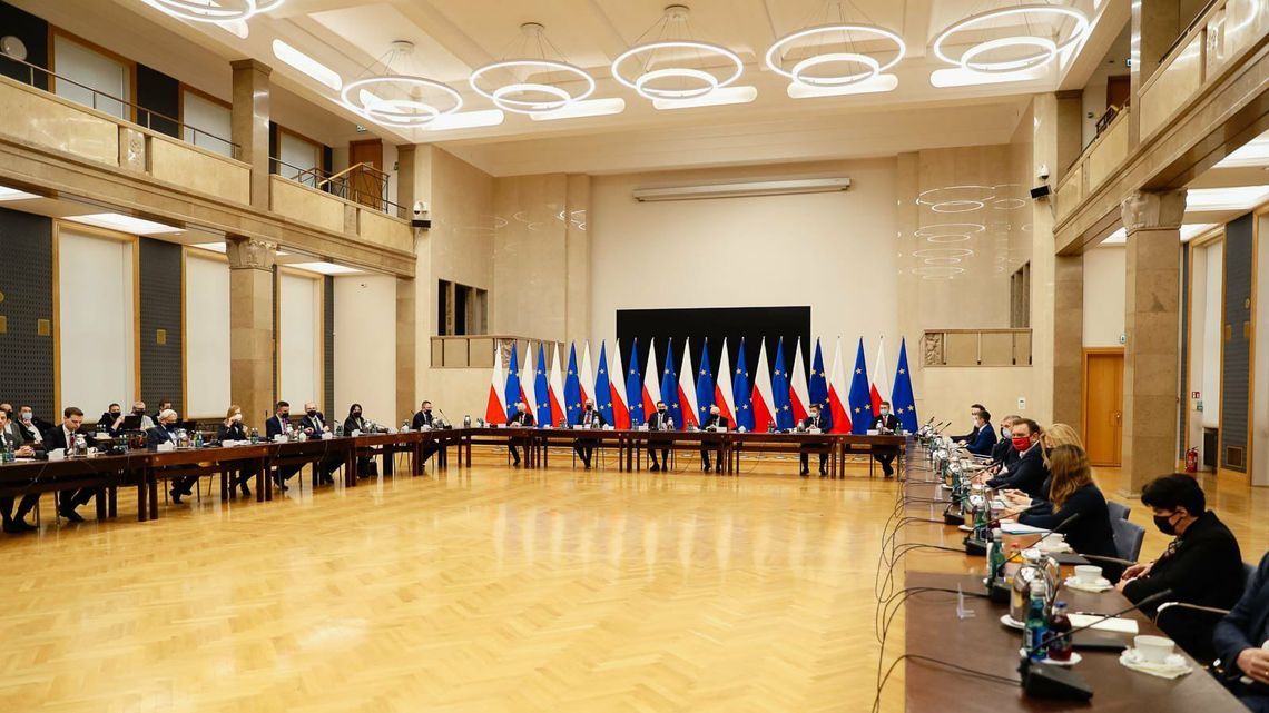 Lex Hoc idzie do kosza? PiS będzie miał nowy plan na pandemię