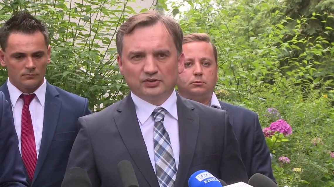 LGBT. Ziobro o decyzji KE: „działanie bezzasadnie bezprawne”