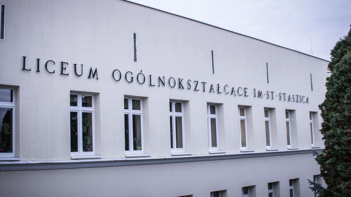 Licealiści ze Staszica proszą o nową salę do ćwiczeń. Stara pamięta Piłsudskiego