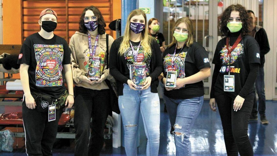 Licytacje WOŚP z lubelskiego: kolacja z politykiem, paznokcie i nocleg w domku na drzewie