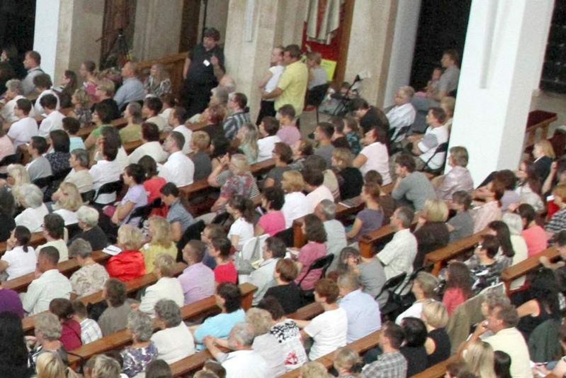 Liczenie wiernych w niedzielę. Zapytają też o prześladowanie kościoła Liczenie wiernych w niedzielę. Zapytają też o prześladowanie kościoła