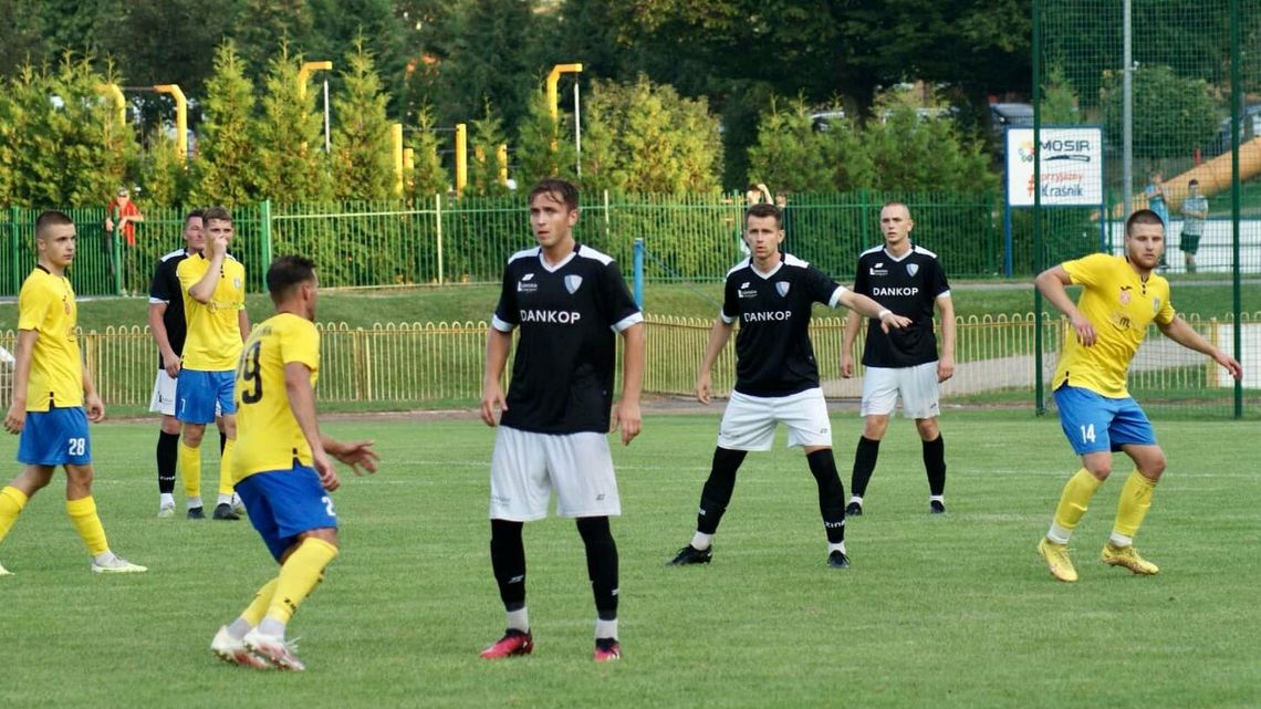 Lider z Janowa Lubelskiego kontra trzecia KS Cisowianka Drzewce. Niespodziewany hit na koniec rundy