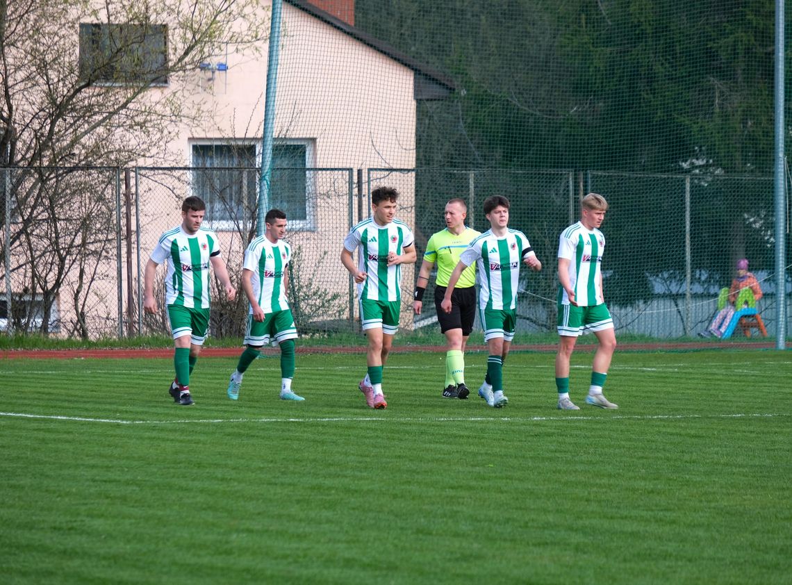 Lider zwiększa przewagę, a Olimpiakos pnie się w tabeli. Wyniki Macron zamojskiej klasy okręgowej