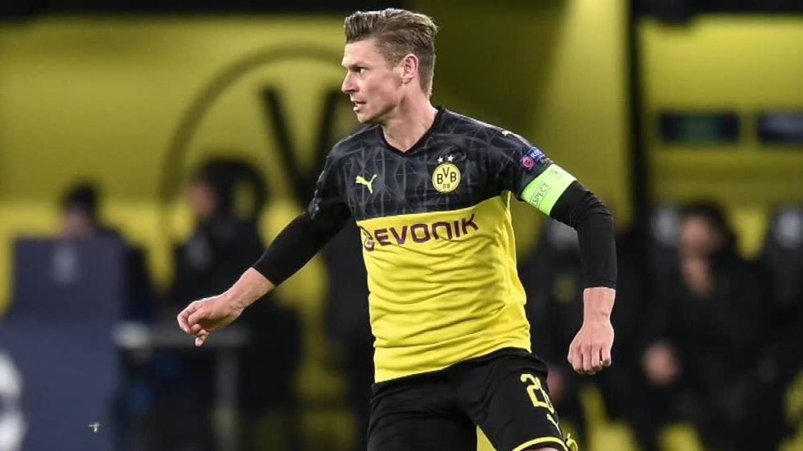 Liga Mistrzów. Gol Łukasza Piszczka i skandal z udziałem sędziego w Paryżu Liga Mistrzów. Gol Łukasza Piszczka i skandal z udziałem sędziego w Paryżu