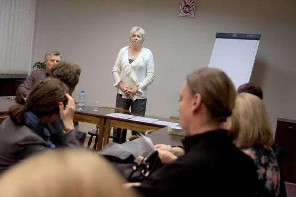 Likwidacja gimnazjów podzieliła nauczycieli. "Mieliśmy się spotkać, a wychodzimy z niczym"