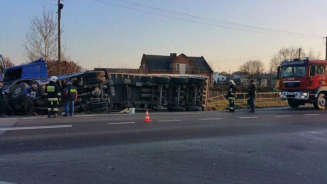 Liśnik Duży: Ciężarówka wjechała do rowu (zdjęcia)
