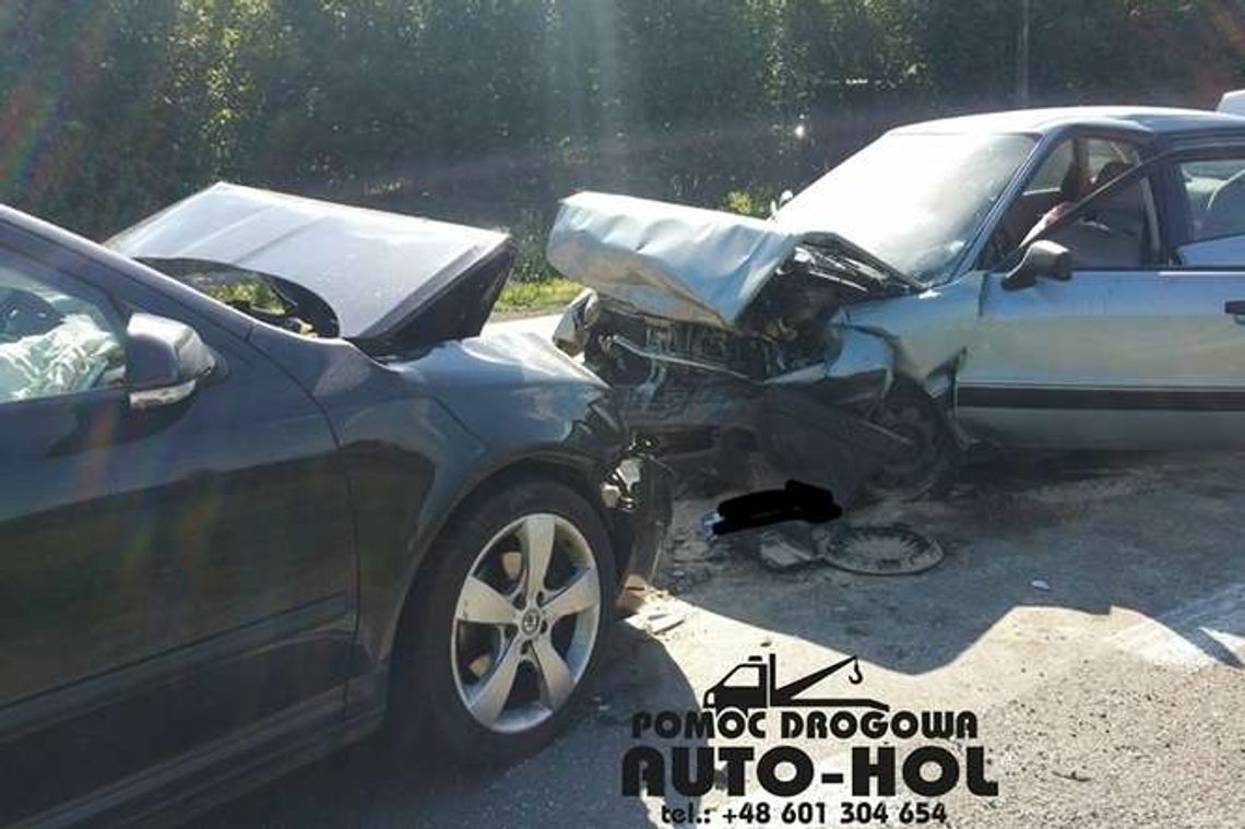 Liśnik Mały. Czołowe zderzenie dwóch samochodów