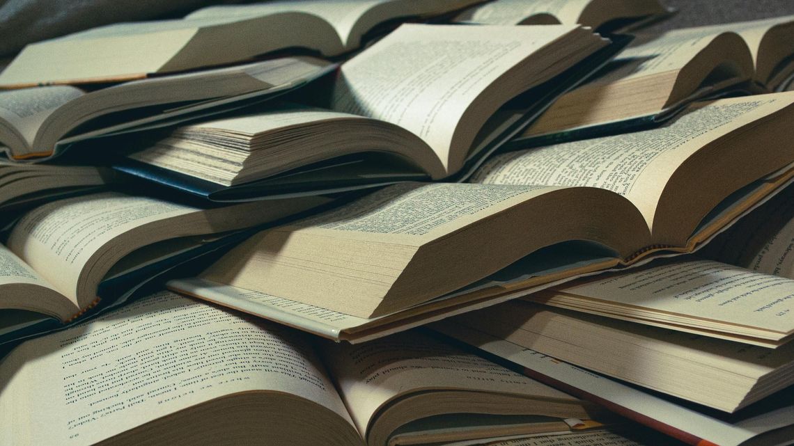 Lista lektur: propozycje, cięcia i reforma edukacji. MEN reaguje i wyjaśnia 