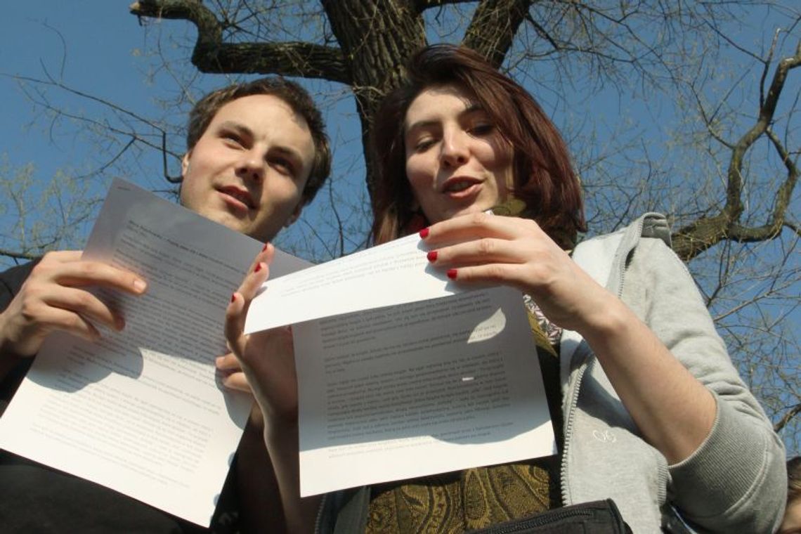 Literacki flashmob w Lublinie: 5 minut dla książki (wideo) Literacki flashmob w Lublinie: 5 minut dla książki (wideo)