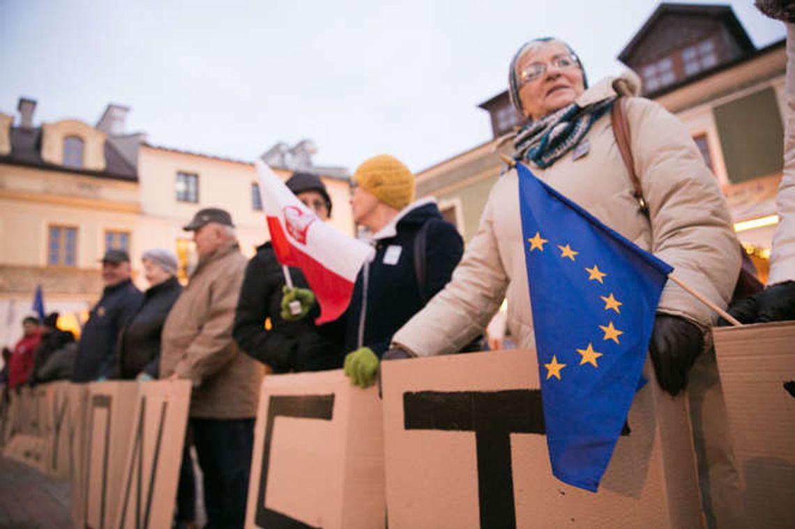 Literiada w Zamościu. Protestowali przeciwko łamaniu konstytucji [zdjęcia]