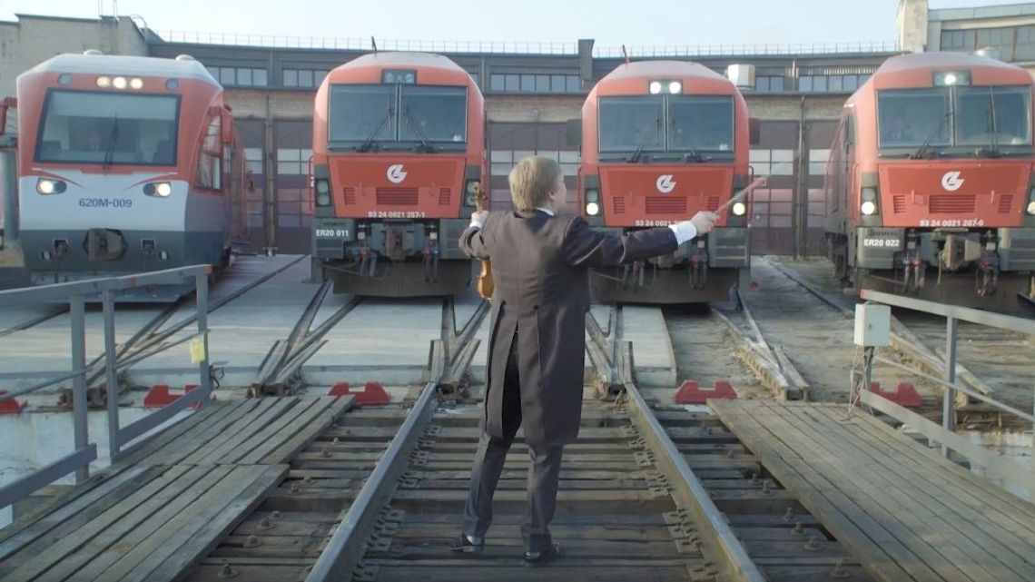 Litewskie lokomotywy wykonują polski hymn z okazji 100-lecia niepodległości