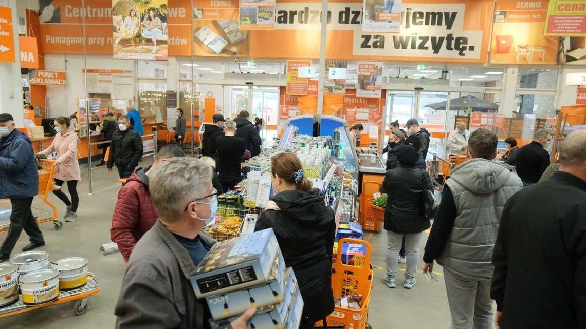 Lockdown coraz bliżej. OBI w Lublinie czynne do ostatniego klienta Lockdown coraz bliżej. OBI w Lublinie czynne do ostatniego klienta