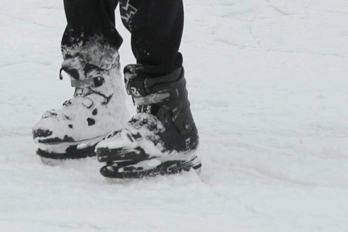 Lód załamał się pod łyżwiarzem jeżdżącym po jeziorze Sumin