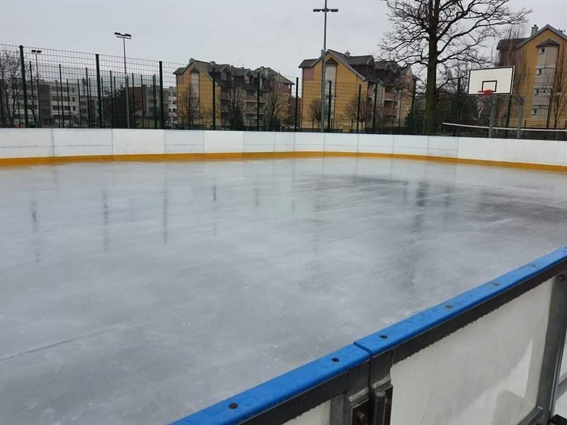 Lodowisko już działa. Można nawet zarezerwować całą taflę