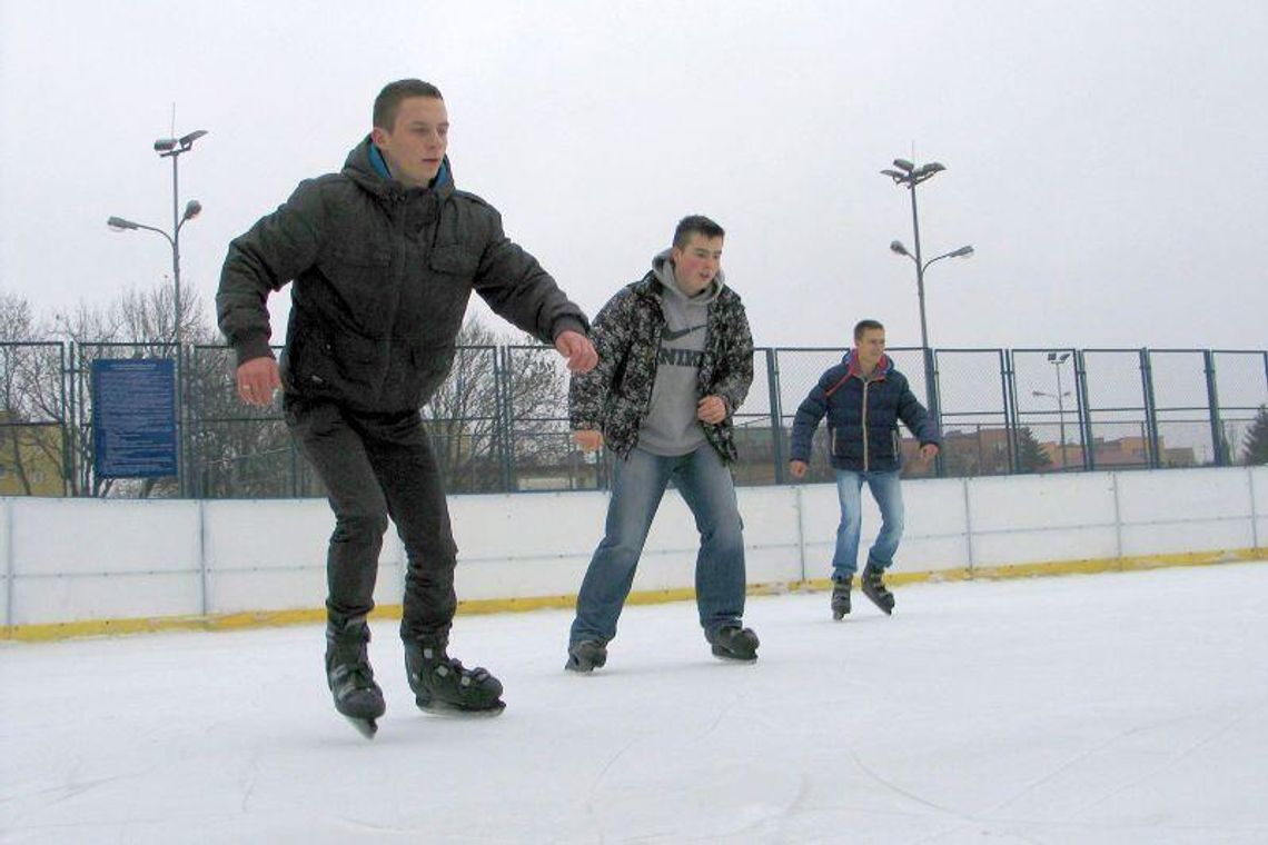 Lodowisko w Chełmie jest, ale z poślizgiem Lodowisko w Chełmie jest, ale z poślizgiem
