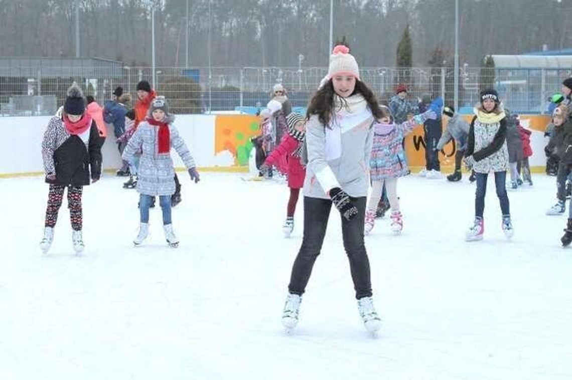 Lodowisko w Puławach. Duża frekwencja na tafli