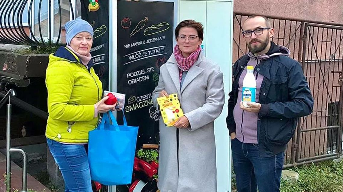 Lodówki społeczne i jadłodzielnie funkcjonują w wielu miastach. Tylko tutaj jest pod górkę