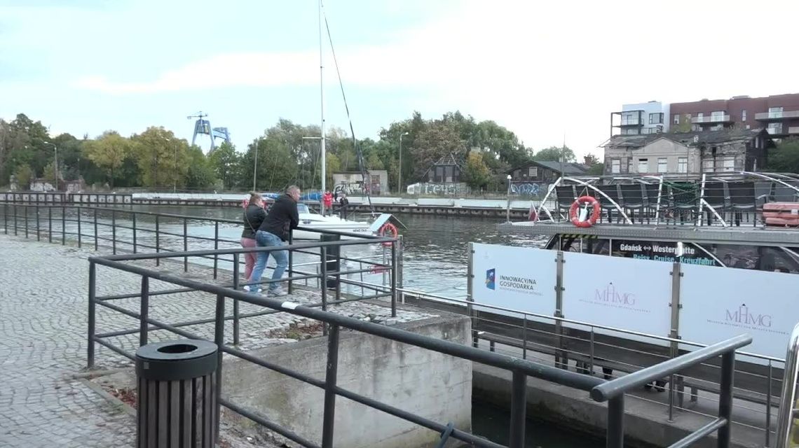 Łódź turystyczna przewróciła się przepływając obok holownika. Trzy osoby utonęły Łódź turystyczna przewróciła się przepływając obok holownika. Trzy osoby utonęły