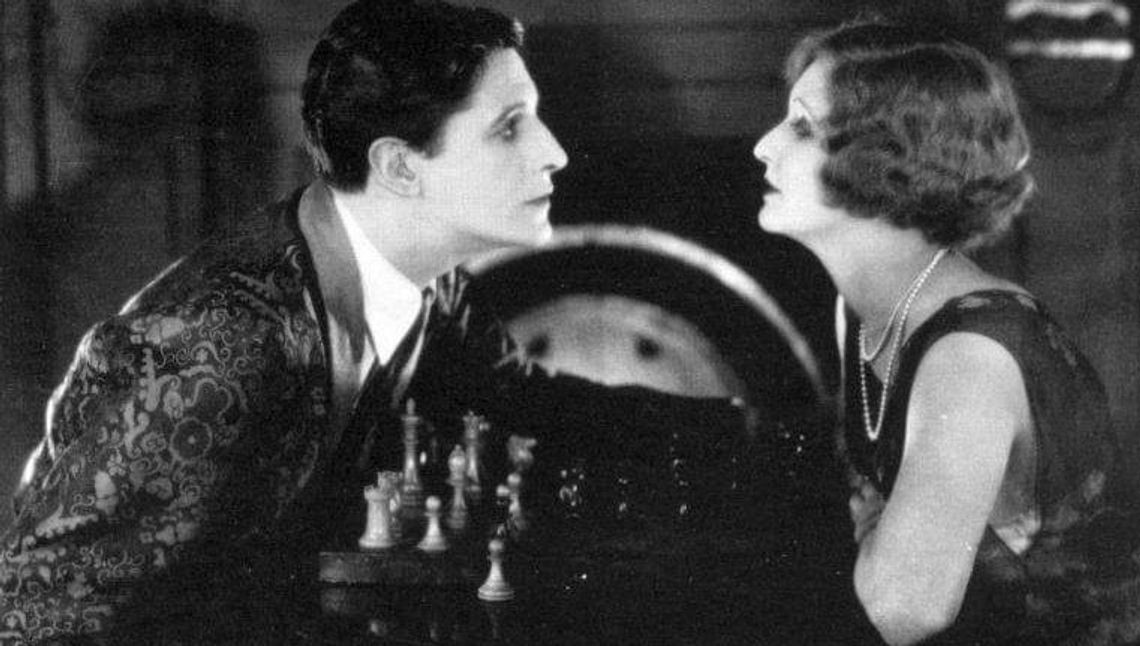 "Lokator" Hitchcocka w DKF Benshi