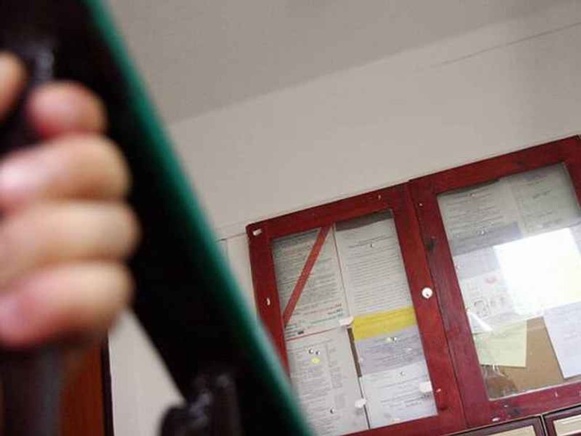 Lokator terroryzuje mieszkańców bloku na Czechowie