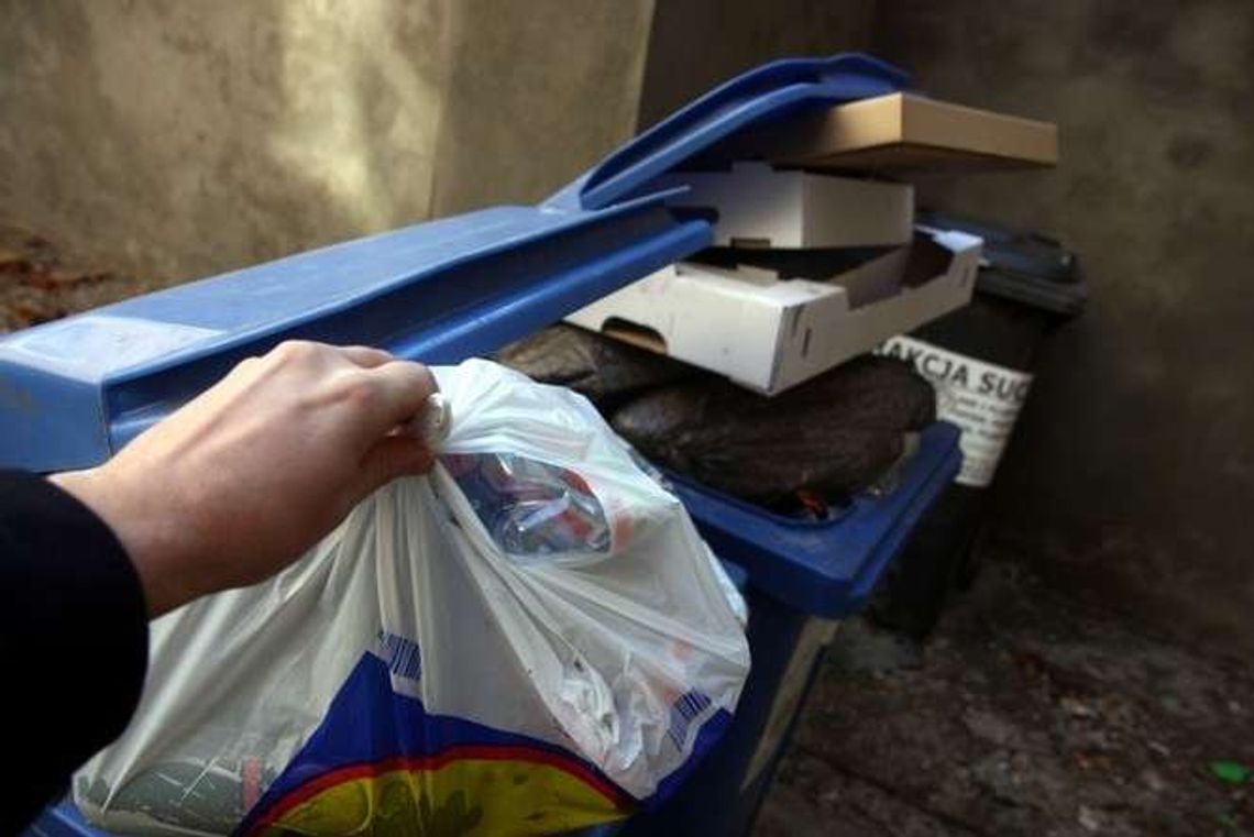 Lokatorzy nie płacą za wywóz śmieci? Urzędnicy mają sposób. Pomaga im... 500+ Lokatorzy nie płacą za wywóz śmieci? Urzędnicy mają sposób. Pomaga im... 500+