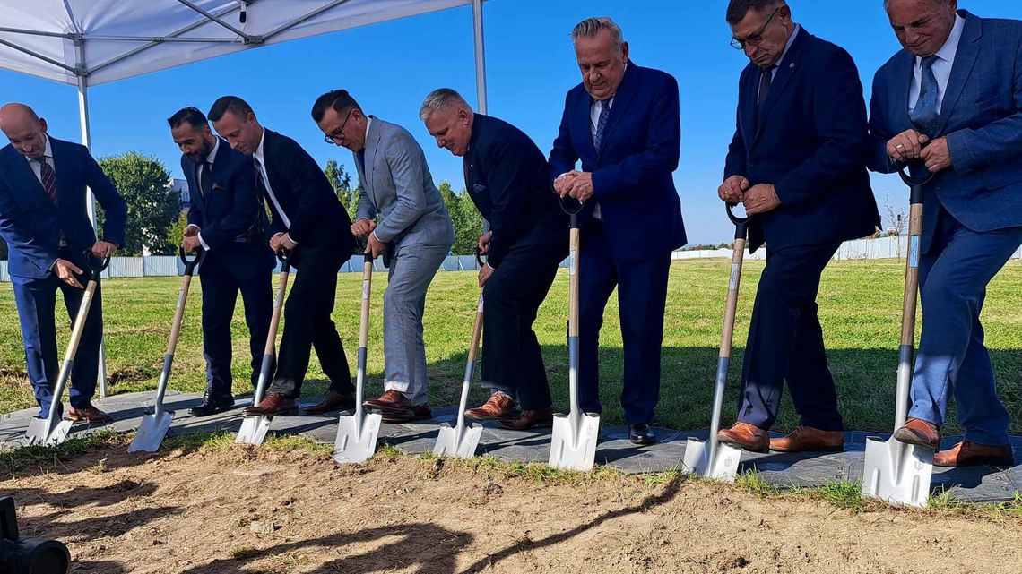 Łopata wbita, można budować. Zamość ma mieć nowoczesny biurowiec