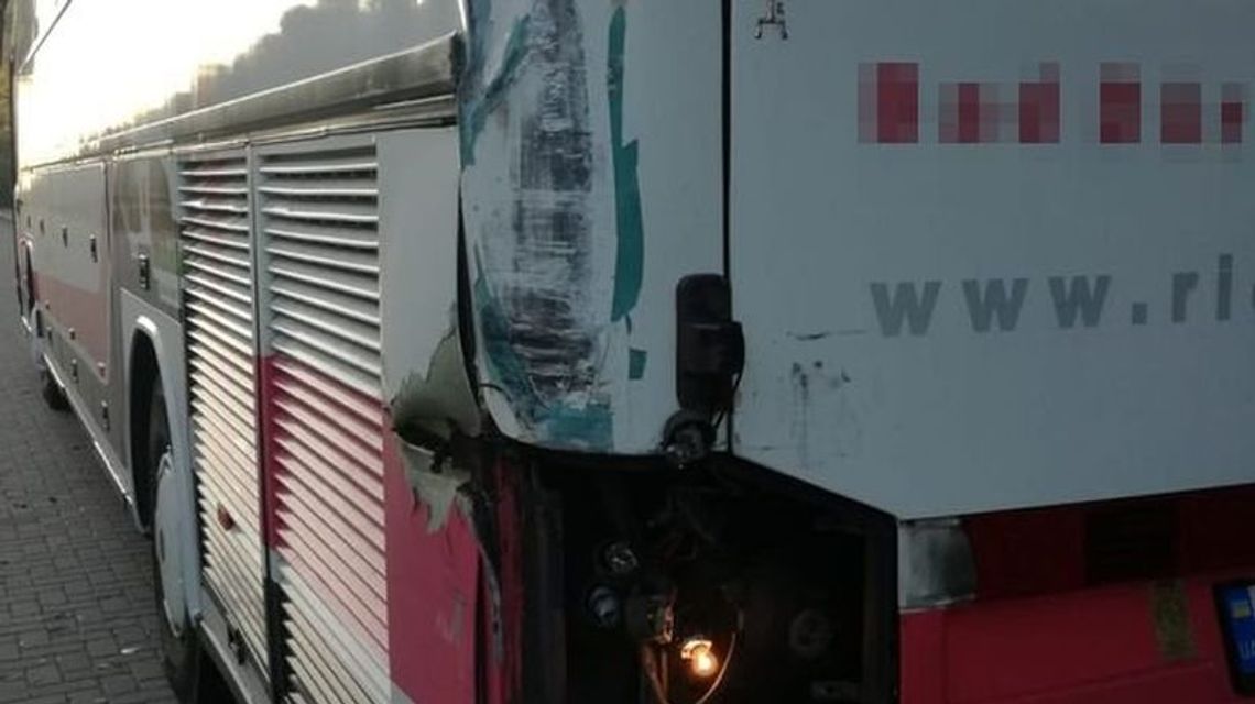 Łopiennik Górny: Kierowca busa nie zauważył autobusu