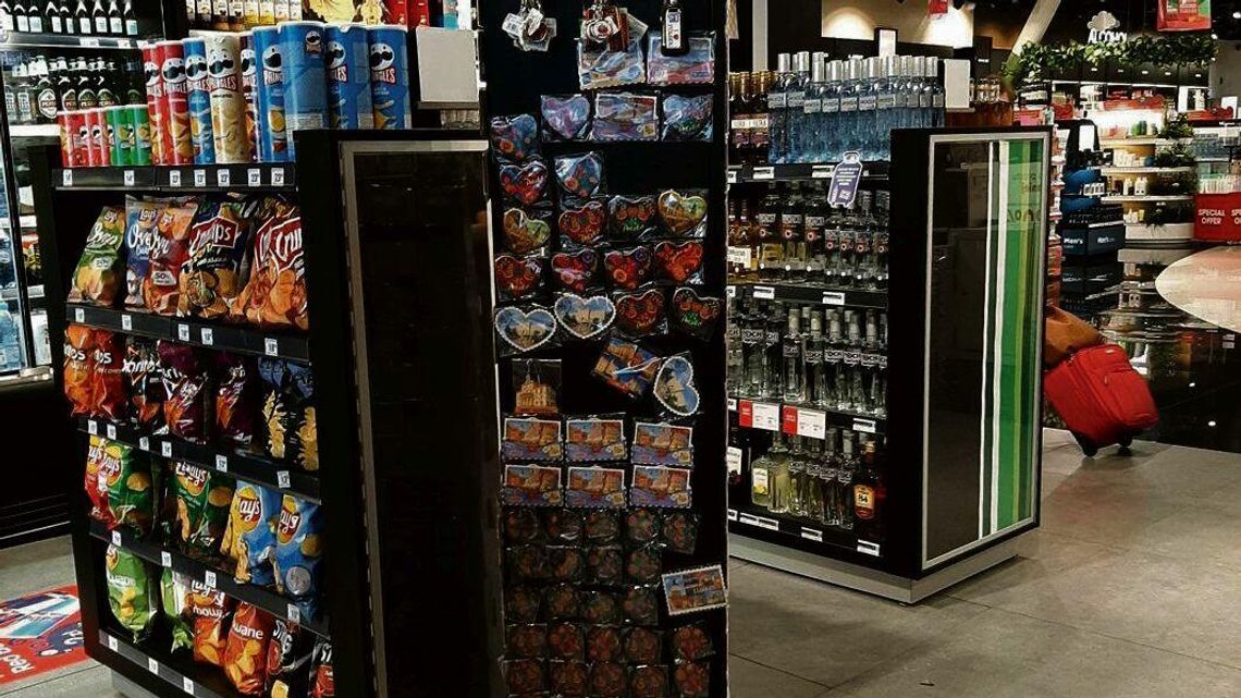 Lotnisko Lublin. Na półkach krakowskie lalki, a helikoptera nie ma Lotnisko Lublin. Na półkach krakowskie lalki, a helikoptera nie ma