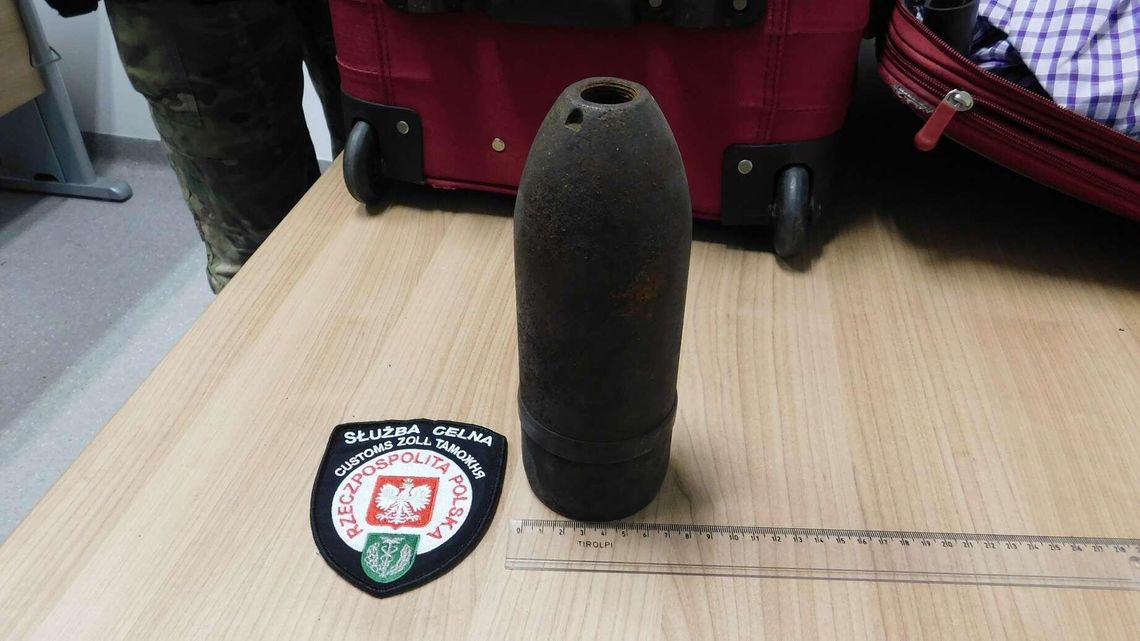 Lotnisko Lublin: Pocisk artyleryjski w bagażu podręcznym. "Głupota ludzka nie zna granic" Lotnisko Lublin: Pocisk artyleryjski w bagażu podręcznym. "Głupota ludzka nie zna granic"