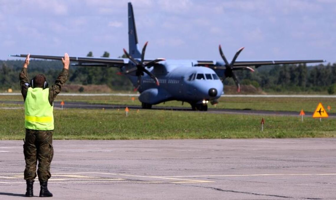 Lotnisko w Dęblinie: Nowy budynek portu i wieża kontroli za 14 mln zł