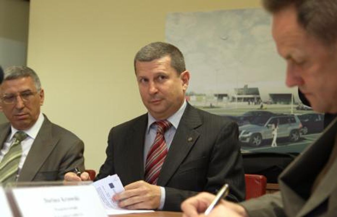 Lotnisko w Świdniku: Budimex zbuduje parkingi Lotnisko w Świdniku: Budimex zbuduje parkingi