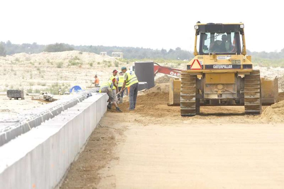 Lotnisko w Świdniku: Budują i zmieniają projekt