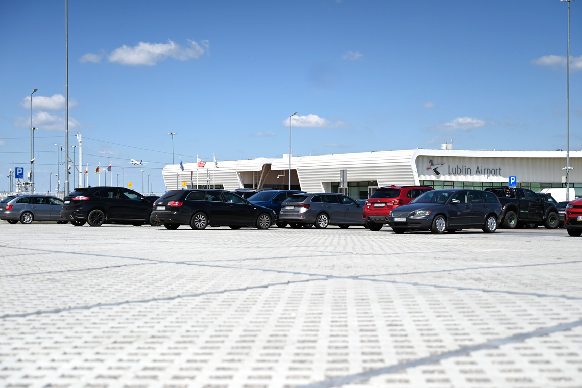 Lotnisko w Świdniku gotowe na wakacyjny szczyt. Przybyło ponad 260 nowych miejsc parkingowych