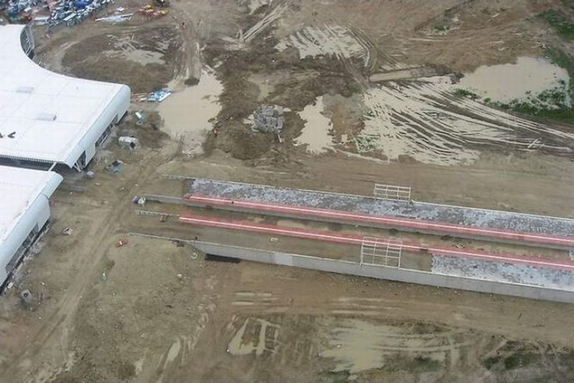 Lotnisko w Świdniku: Kładą perony