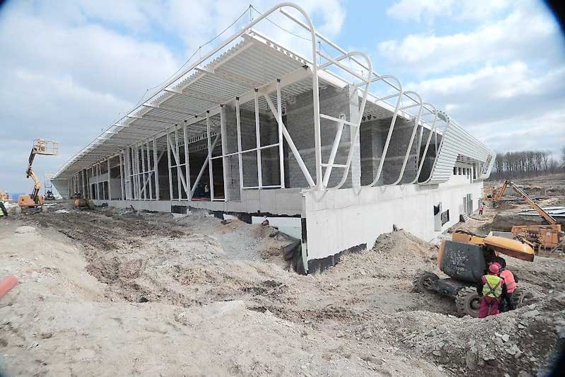 Lotnisko w Świdniku: Pędzą z terminalem (zdjęcia) Lotnisko w Świdniku: Pędzą z terminalem (zdjęcia)