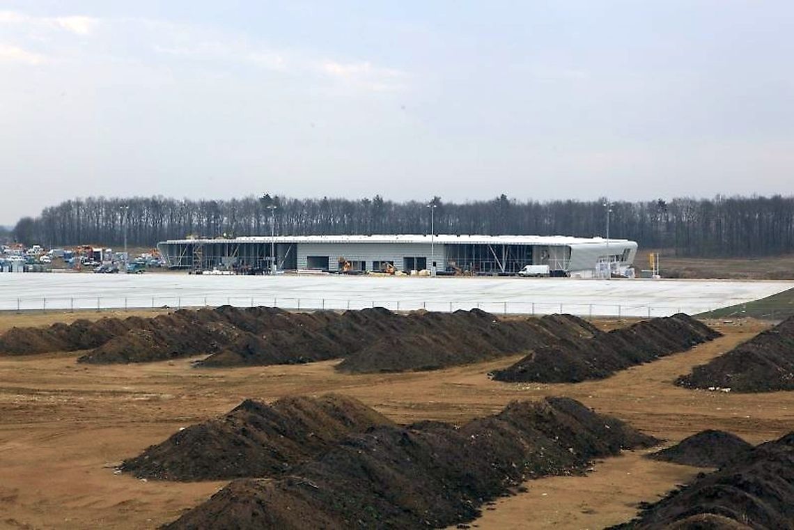 Lotnisko w Świdniku: Terminal na ukończeniu, drogi w budowie Lotnisko w Świdniku: Terminal na ukończeniu, drogi w budowie