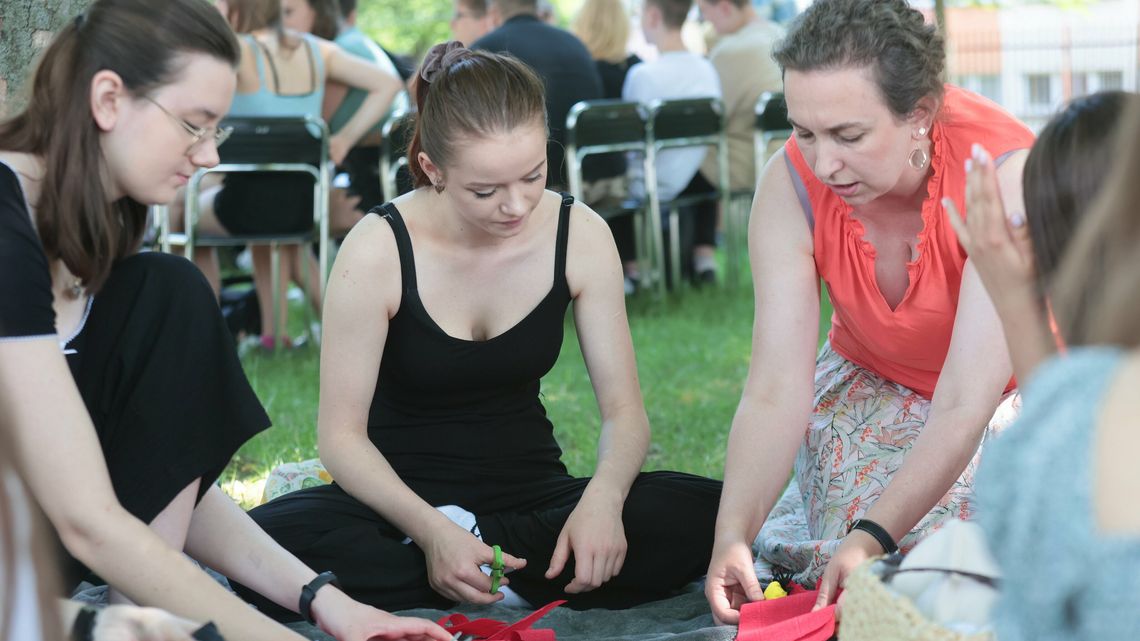 Loty dronem i dyrektor przy grillu. Piknik Kopernikański w IX LO w Lublinie