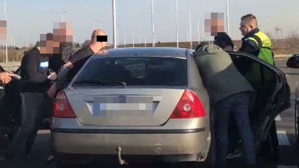 Łowcy głów namierzyli poszukiwanych przestępców - wracali z Niemiec Łowcy głów namierzyli poszukiwanych przestępców - wracali z Niemiec